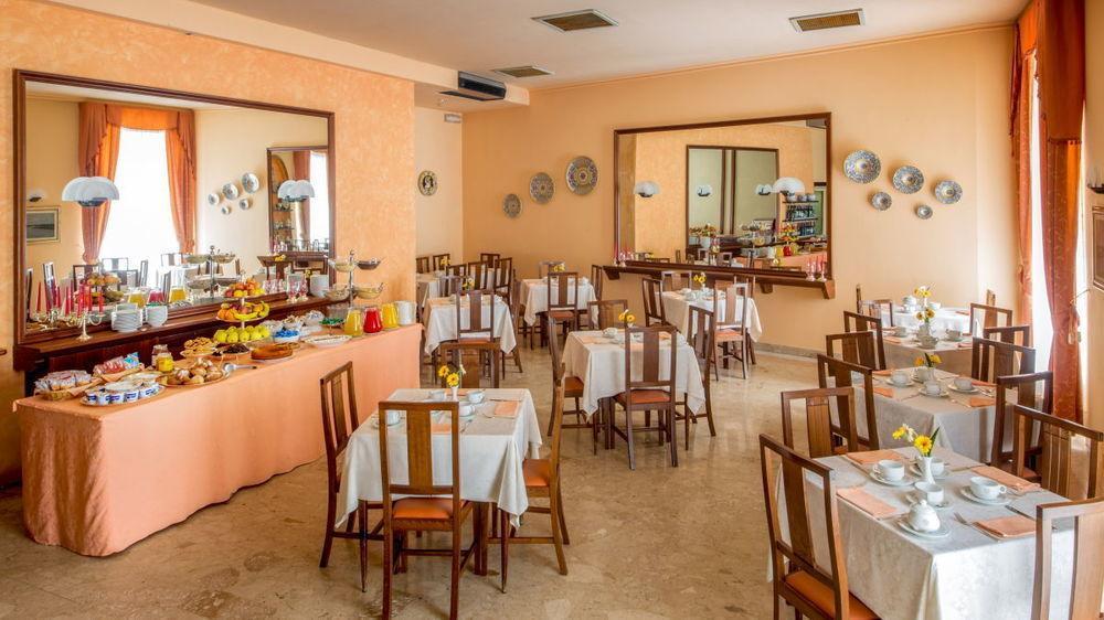 Hotel San Francesco アッシジ エクステリア 写真