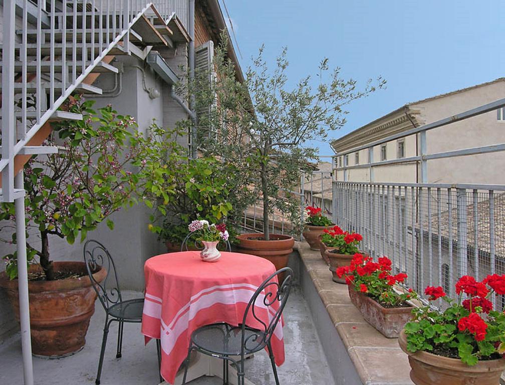Hotel San Francesco アッシジ エクステリア 写真