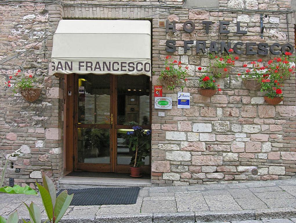 Hotel San Francesco アッシジ エクステリア 写真
