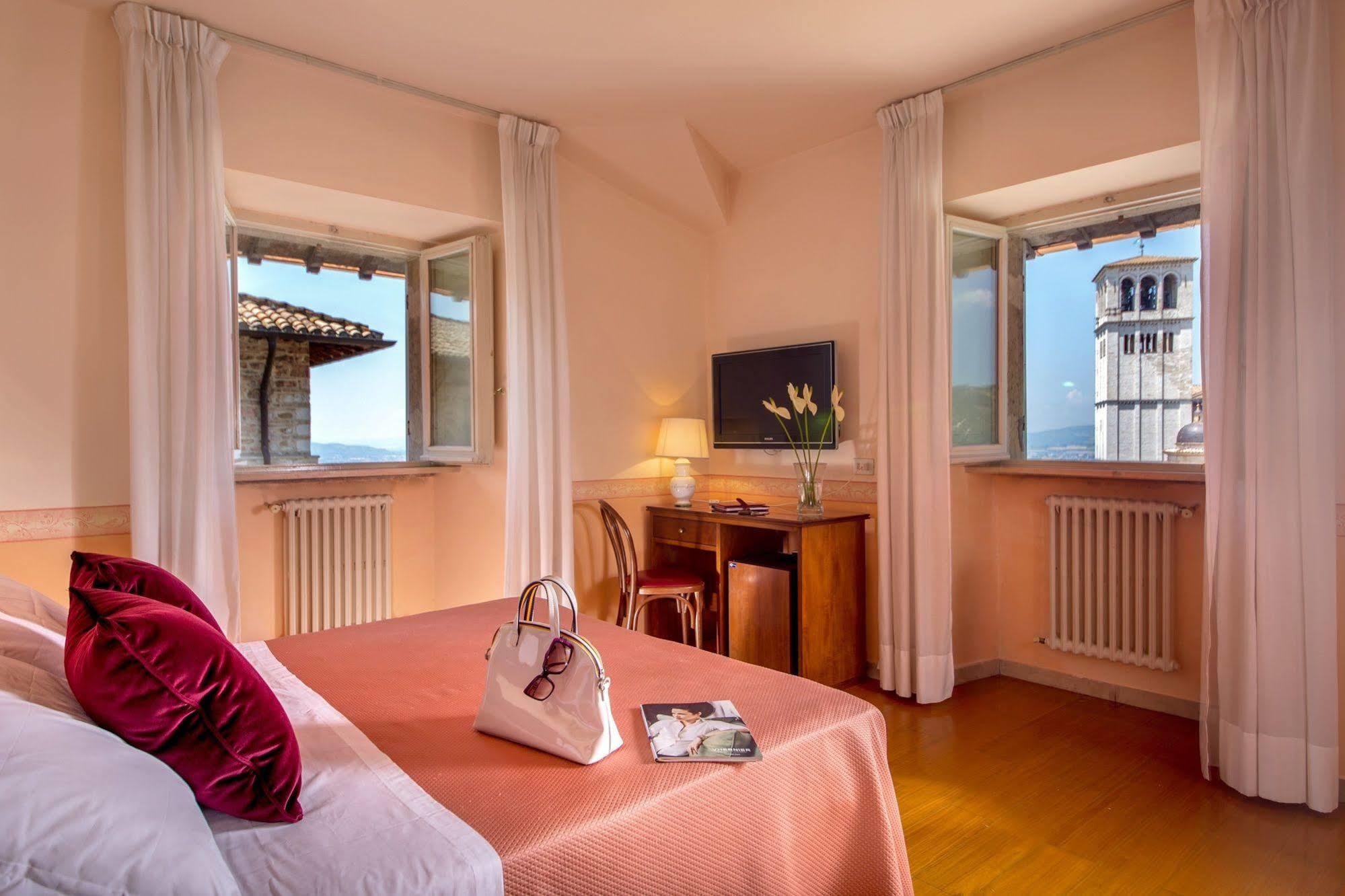 Hotel San Francesco アッシジ エクステリア 写真