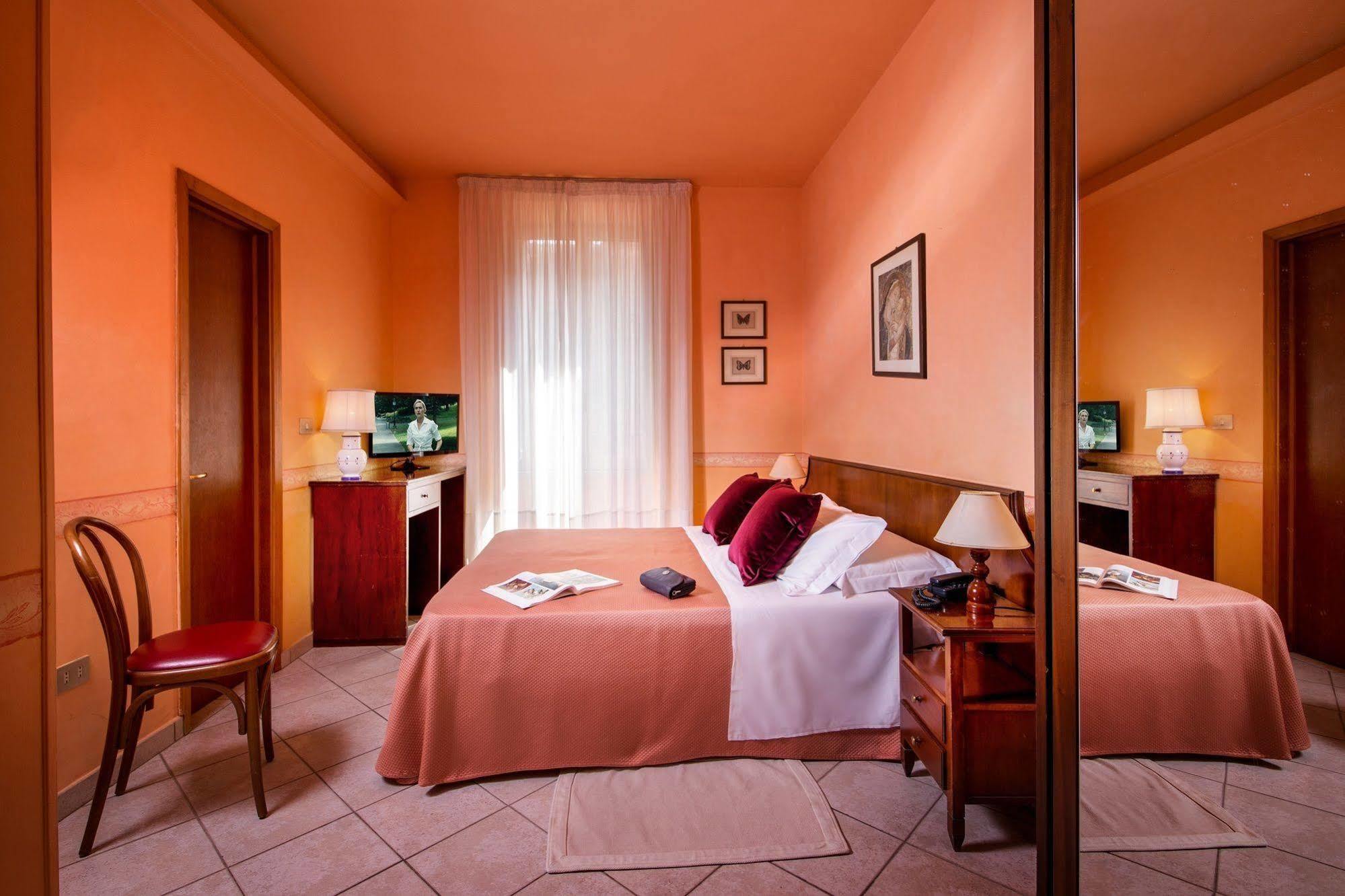 Hotel San Francesco アッシジ エクステリア 写真