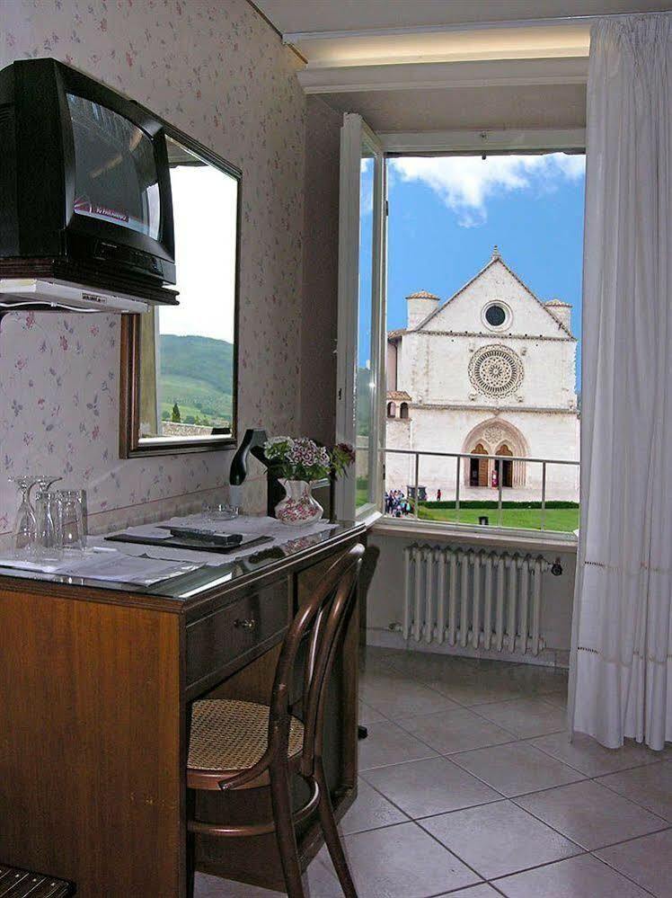 Hotel San Francesco アッシジ エクステリア 写真